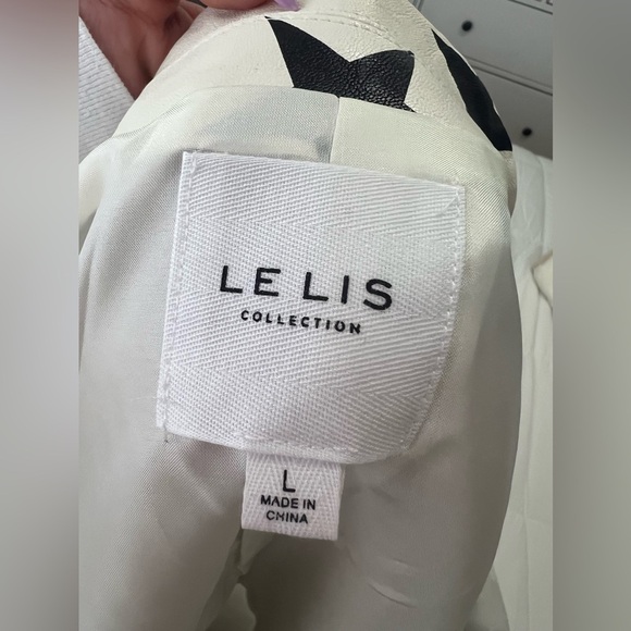 CONCERT VIBES FAUX LEATHER  WOMENS STARS JACKET SIZE “LARGE” NEW WITHOUT TAGS - Picture 4 of 9